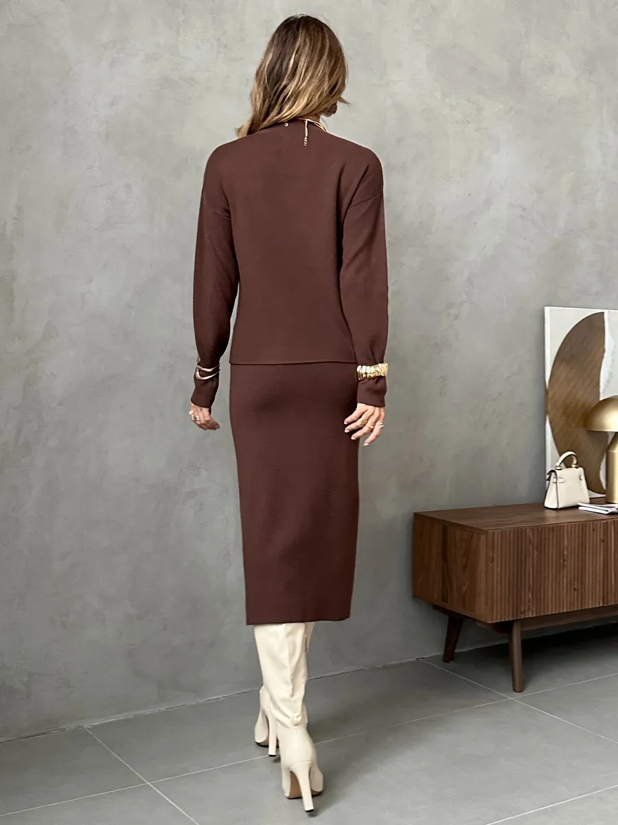 Коричневый костюм с юбкой теплый трикотажный
