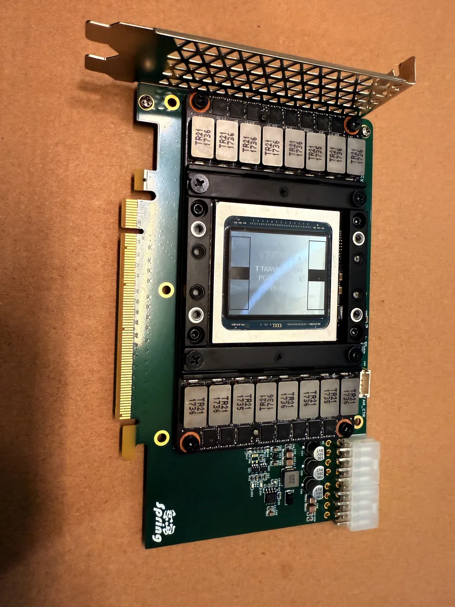 Видеокарта Тесла V100 PCIE 16 ГБ,водяное охлаждение NVIDIA