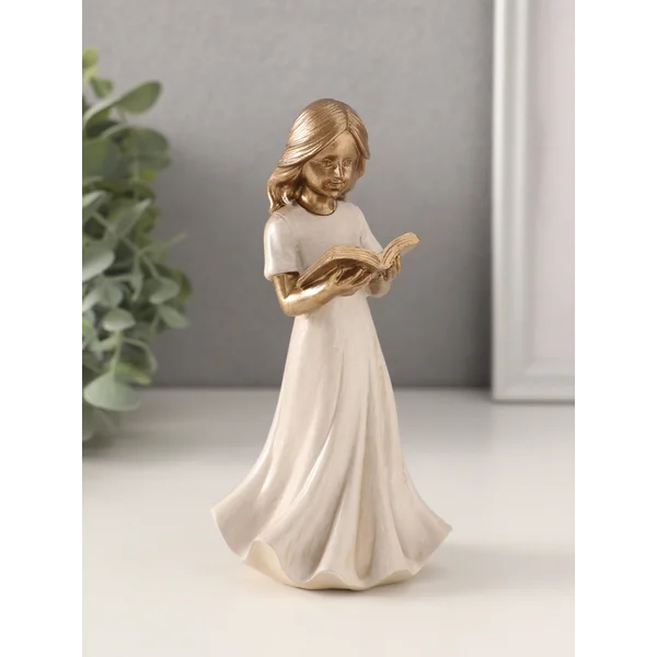 Фигурка Девочка с книгой